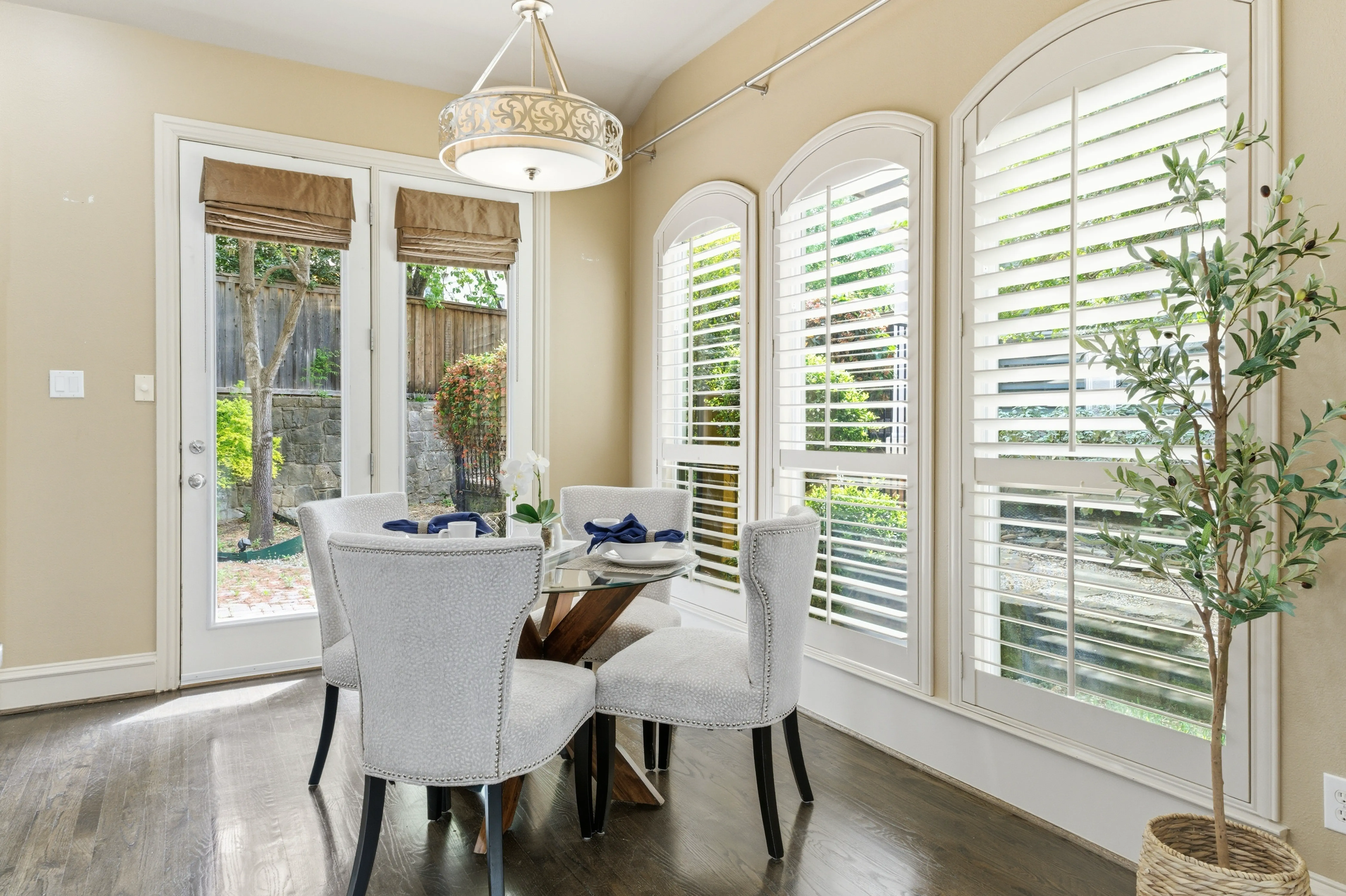 Breakfast nook with arched windows