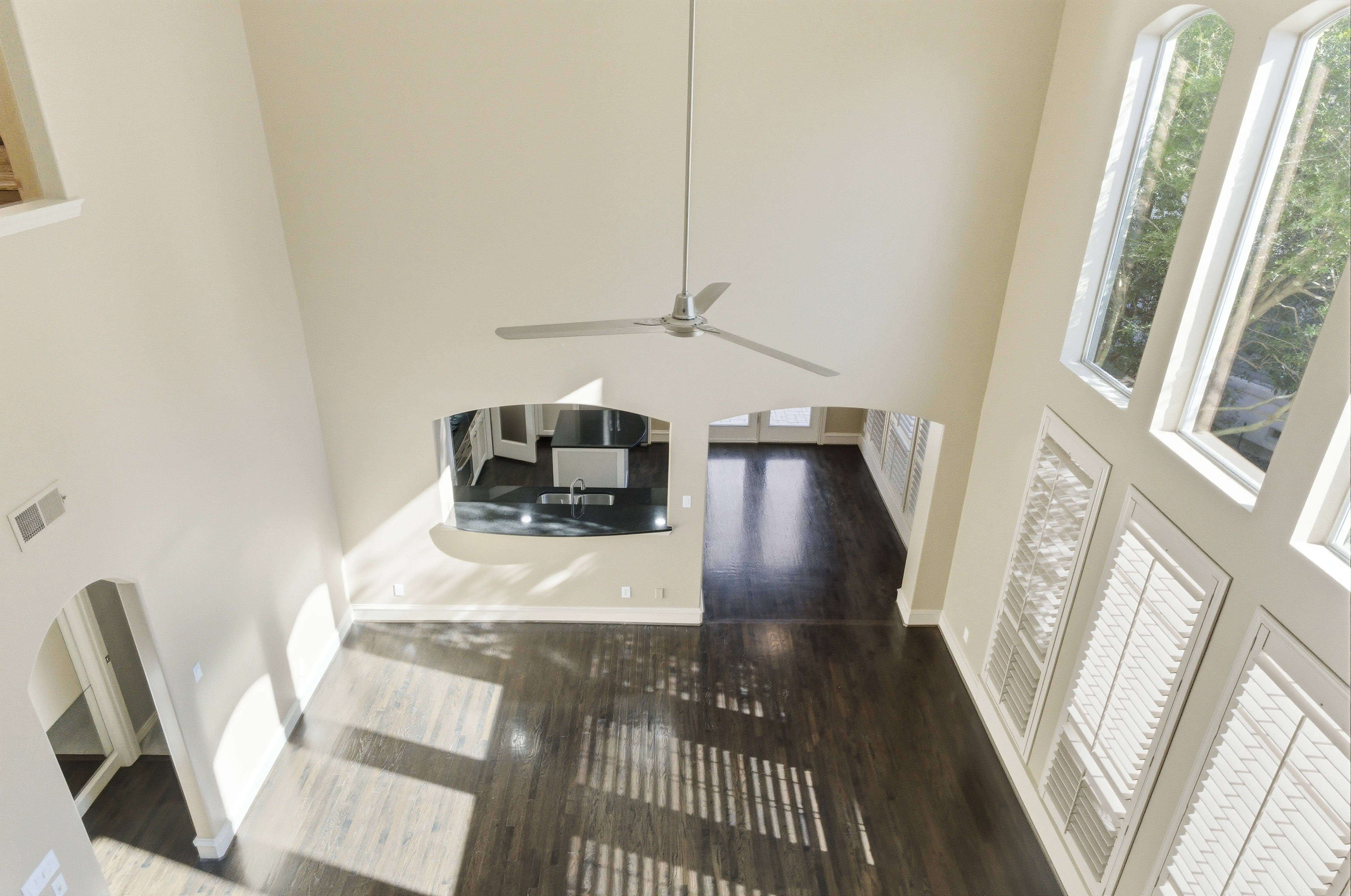 Laundry room with sink and built-in cabinetry