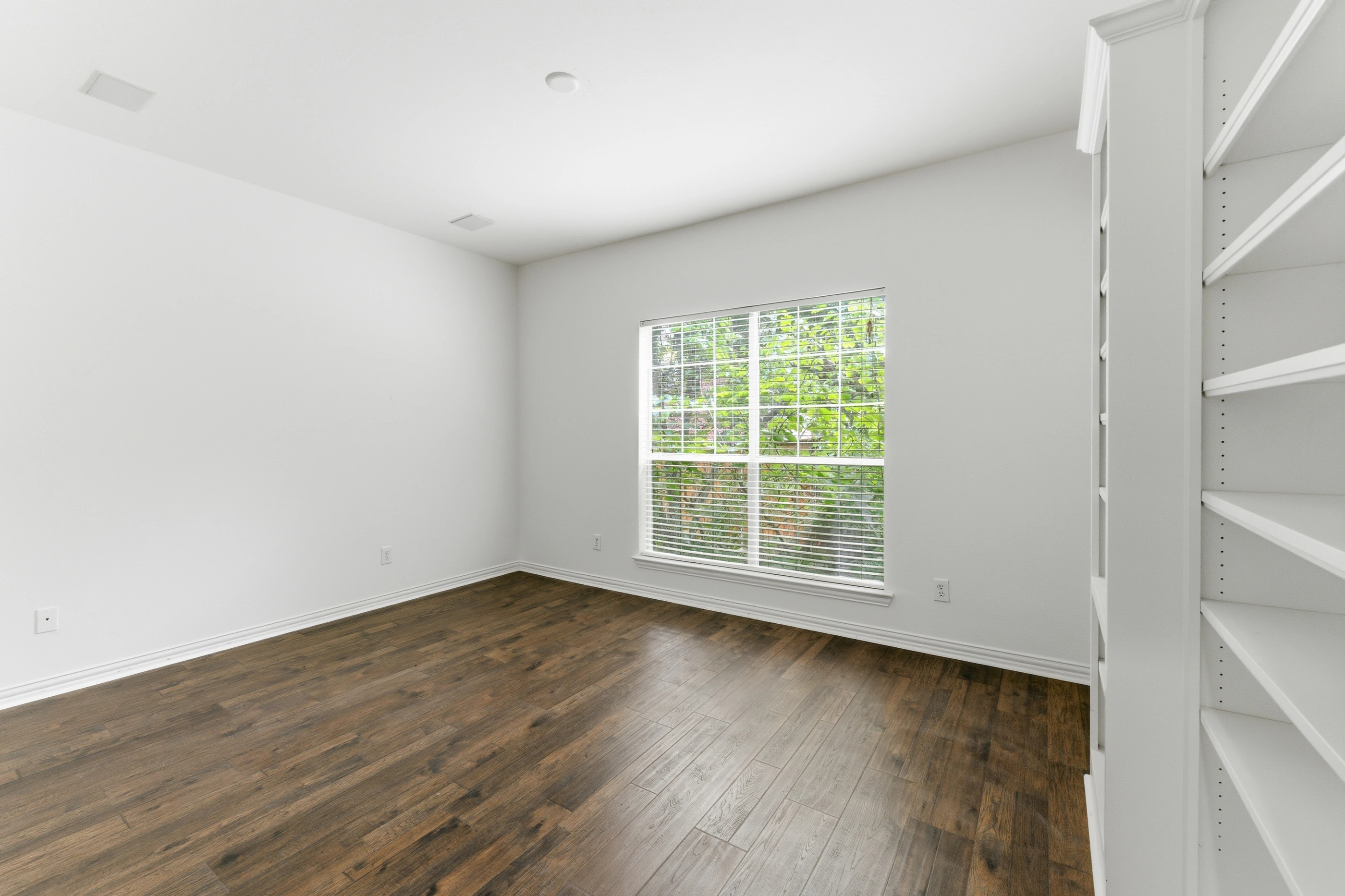 Second upstairs bedroom